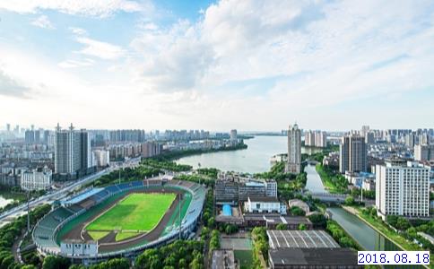 2018NBA名人挑战赛，吴亦凡化身篮板怪兽，你怎么看？