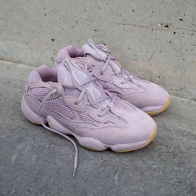 2009年nba全明星赛失踪球鞋回归，YEEZY 500 这次带来了粉色小清新图